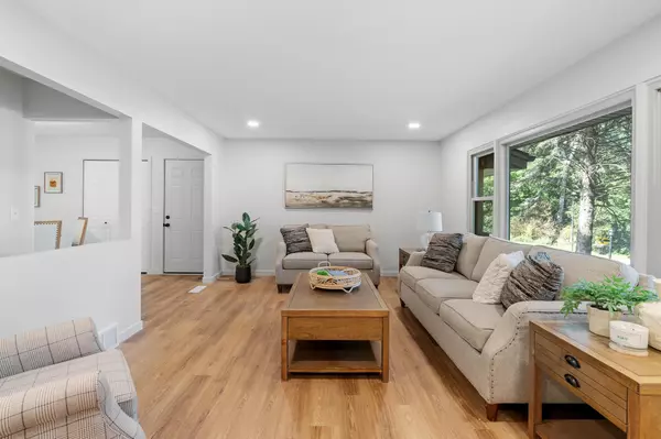 Burnsville, MN 55337,13001 Glenview DR