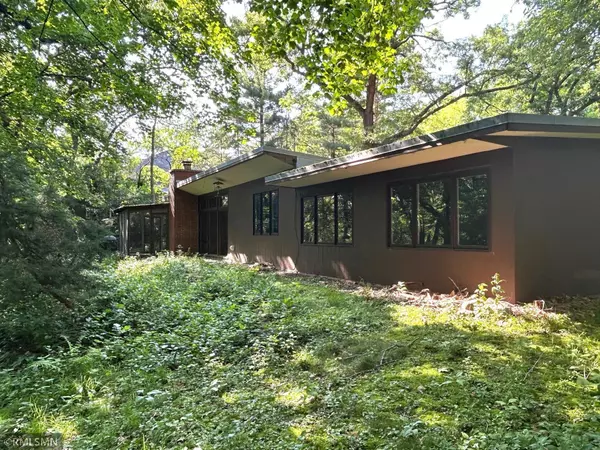 Minnetonka, MN 55305,11209 Oak Ridge LN W