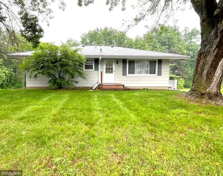 1277 Shakopee AVE E, Shakopee, MN 55379