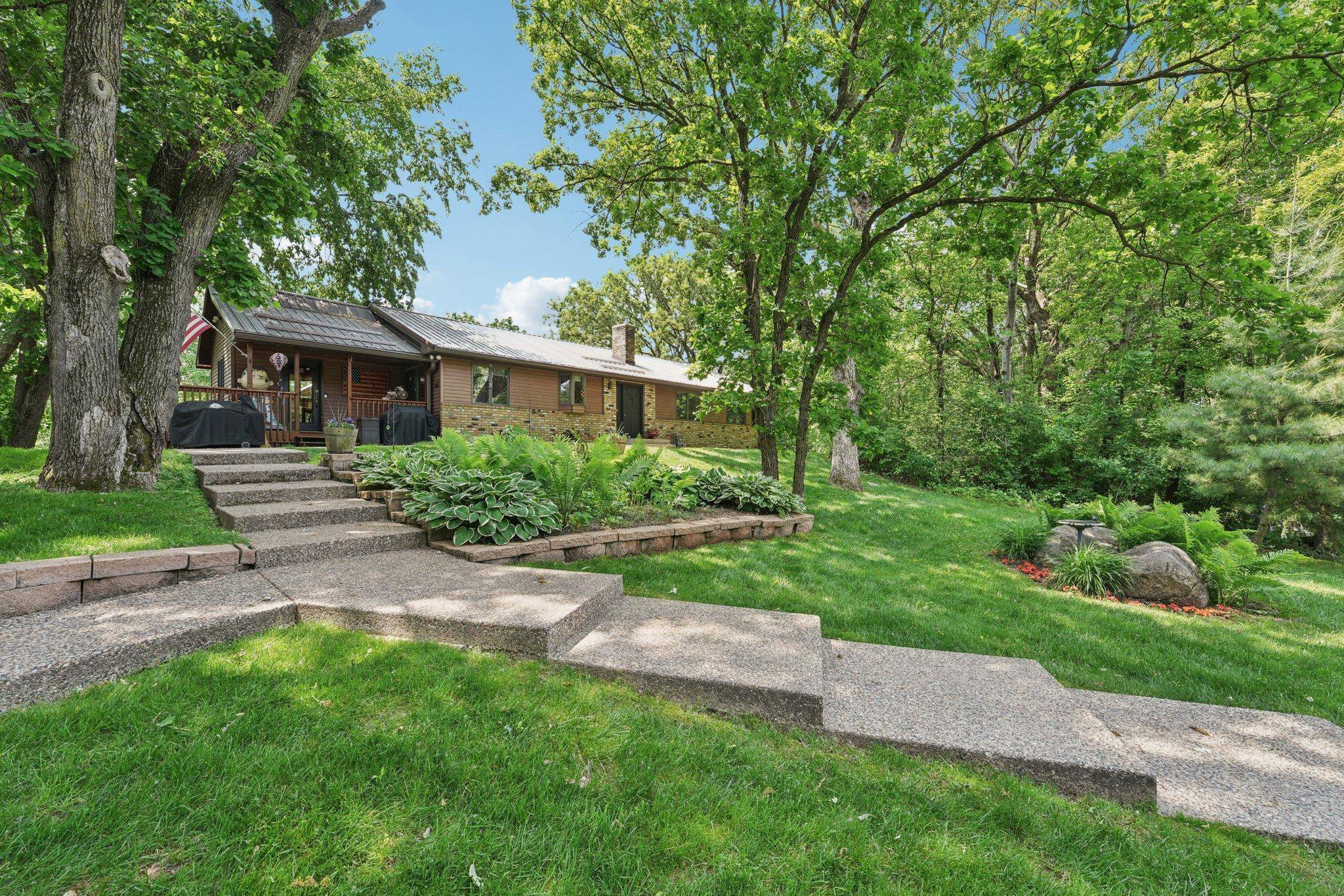 9320 Barnes AVE, Inver Grove Heights, MN 55077