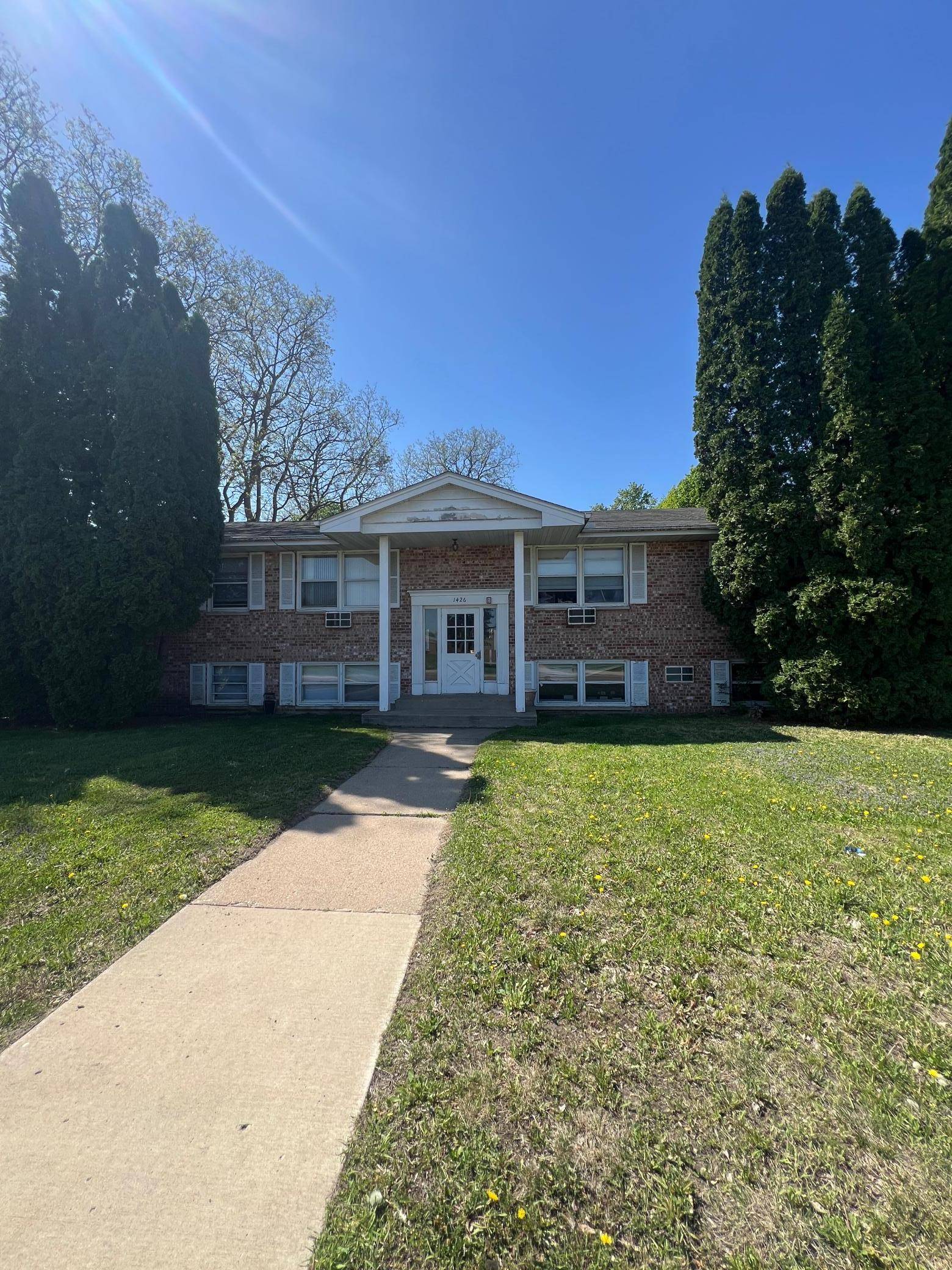 1426 Frost AVE, Maplewood, MN 55109