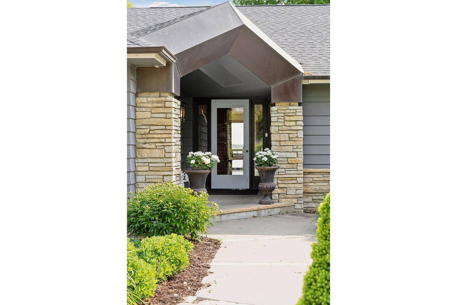 Chanhassen, MN 55318,3850 Lone Cedar LN