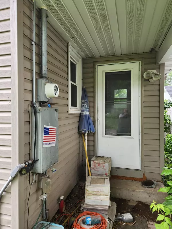 Forest Lake, MN 55025,220 3rd AVE NW