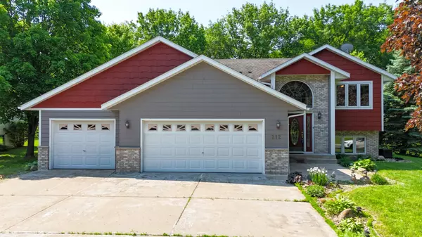 212 Greenbriar LN, Buffalo, MN 55313