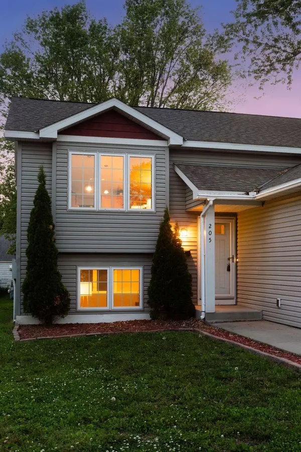 Chaska, MN 55318,205 N Hickory ST N