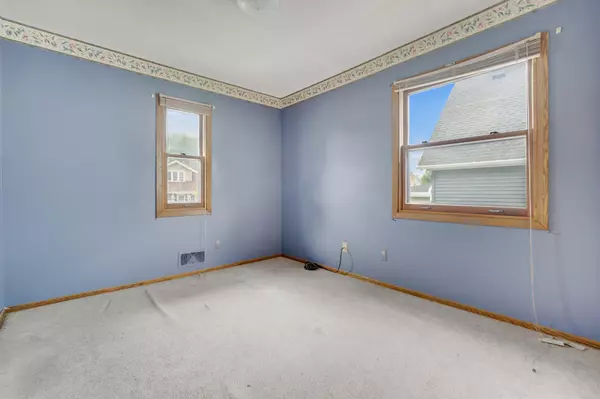 Saint Paul, MN 55104,905 Fuller AVE