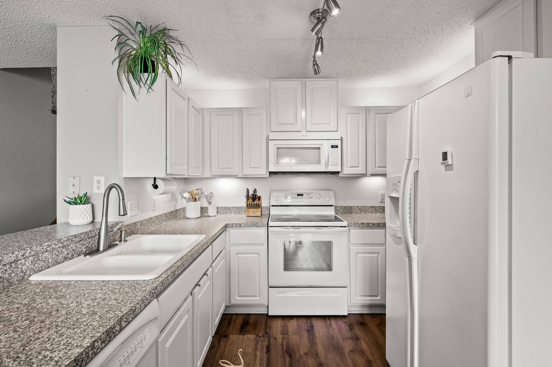 Apple Valley, MN 55124,6433 158th ST W