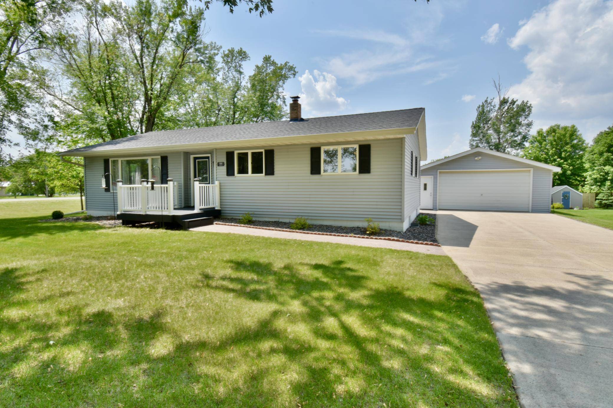 101 Poplar AVE, Lowry, MN 56349