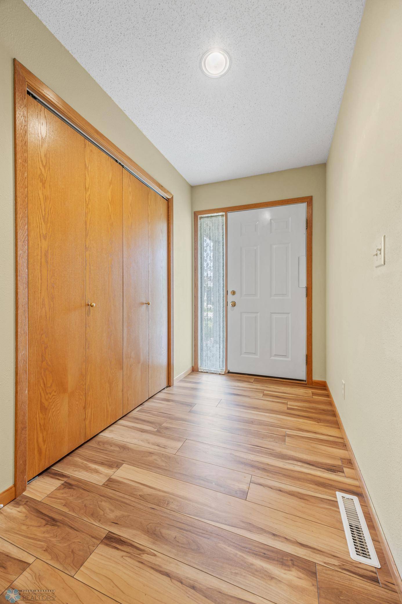 West Fargo, ND 58078,1426 Heatherwood CT