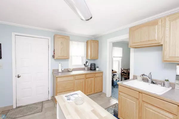 Fargo, ND 58103,425 12th AVE S