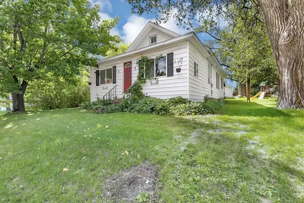 Sartell, MN 56377,17 Riverside AVE S