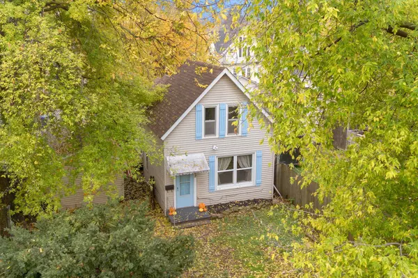 892 Lawson AVE E, Saint Paul, MN 55106