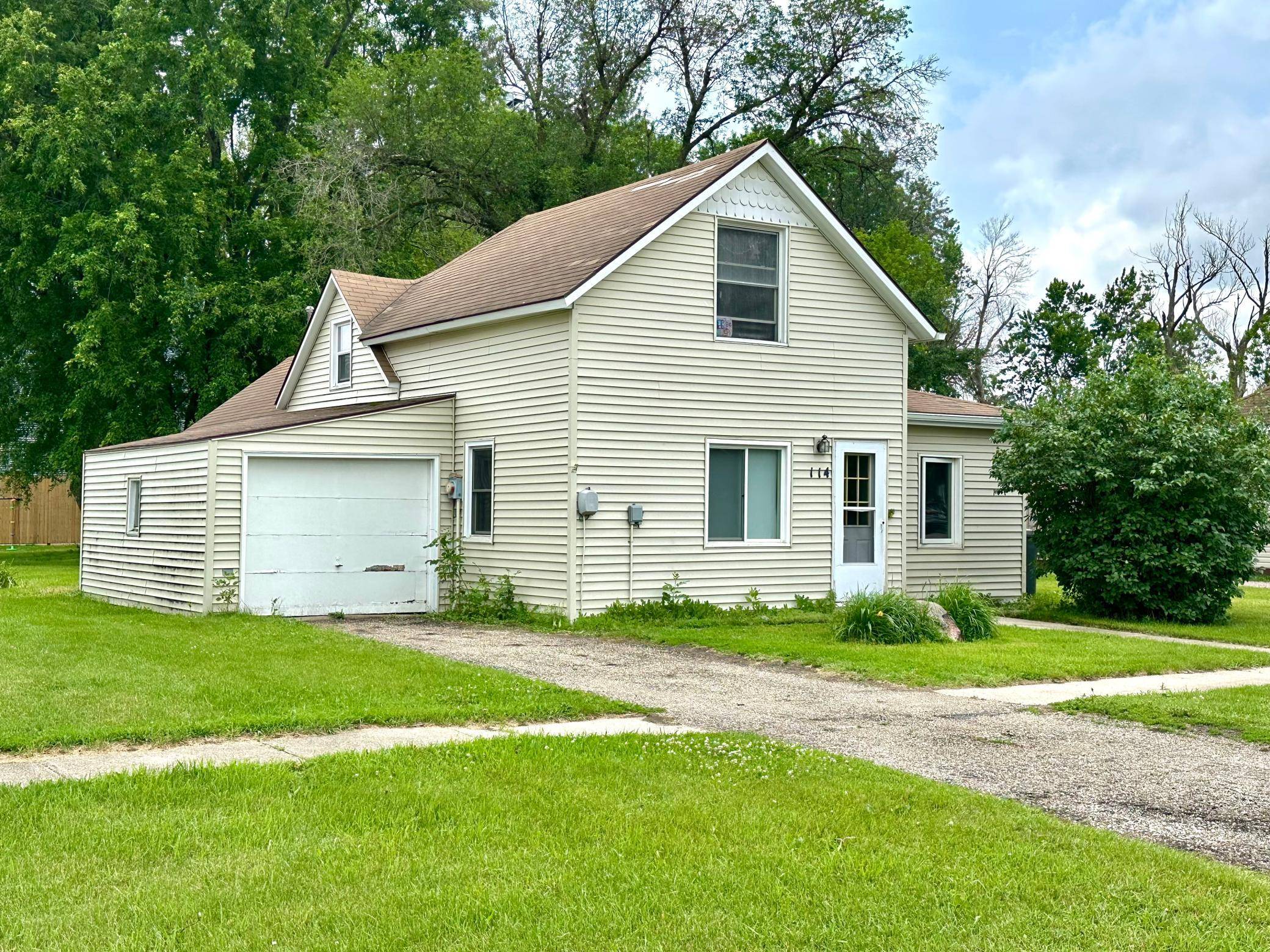 114 S Thompson AVE, Rushmore, MN 56168