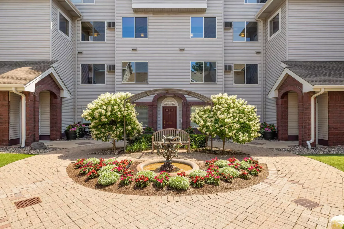 Edina, MN 55435,7520 Edinborough WAY #2116