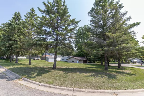 1125 Calvin CIR, Fergus Falls, MN 56537