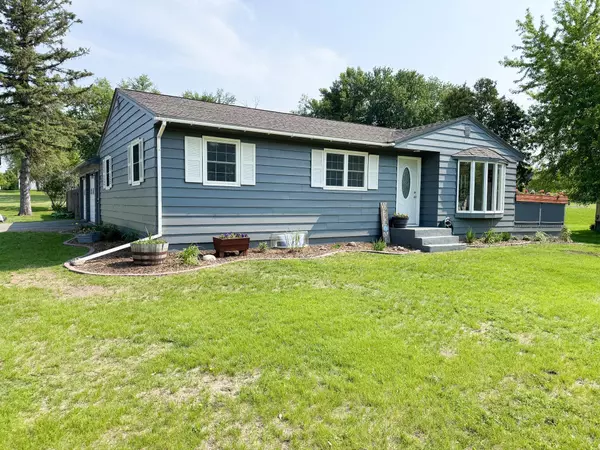 810 E Division ST, Elbow Lake, MN 56531