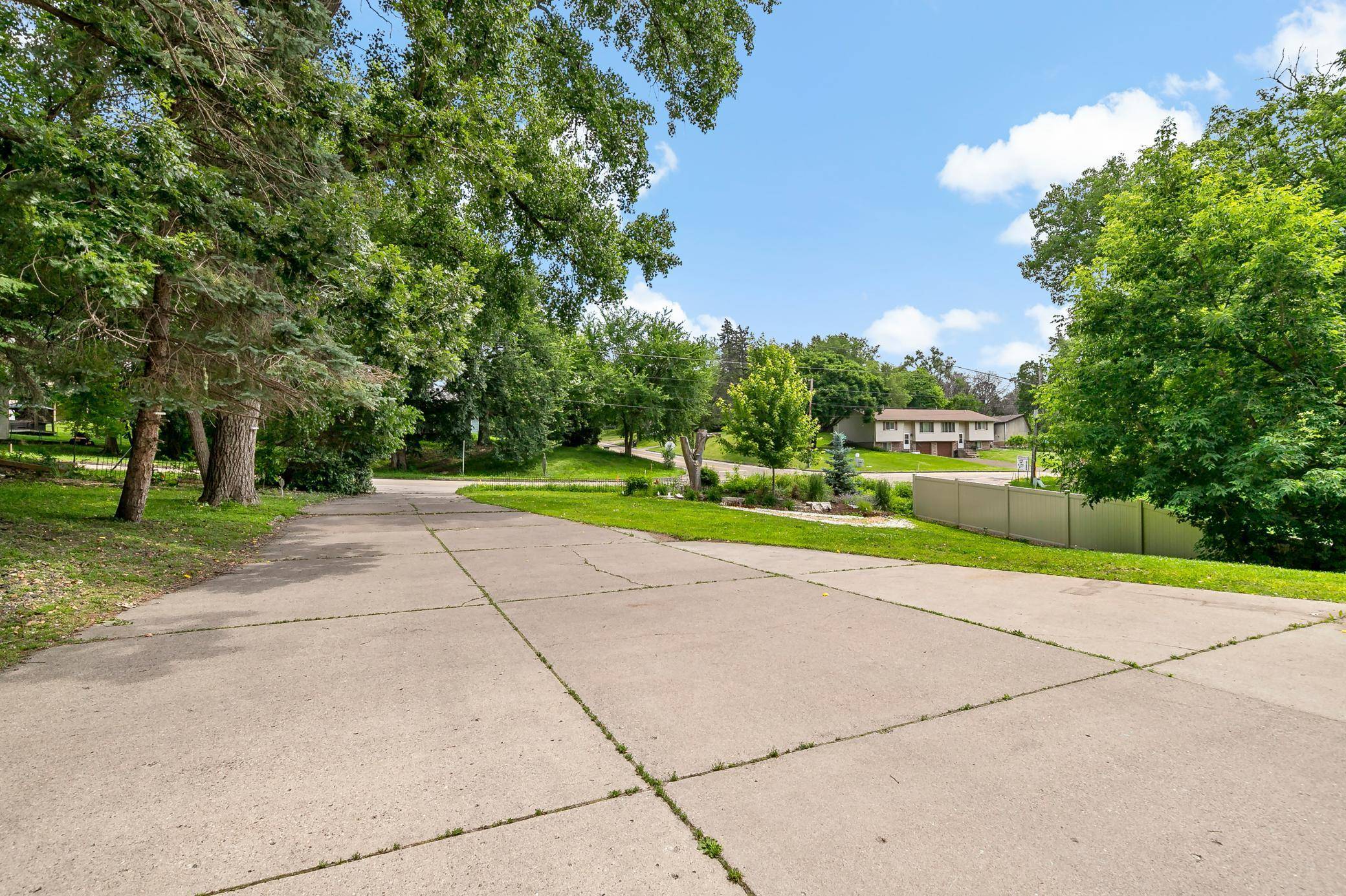 Saint Paul, MN 55119,955 Mcknight RD S