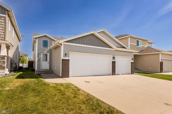 5433 38th AVE S, Fargo, ND 58104