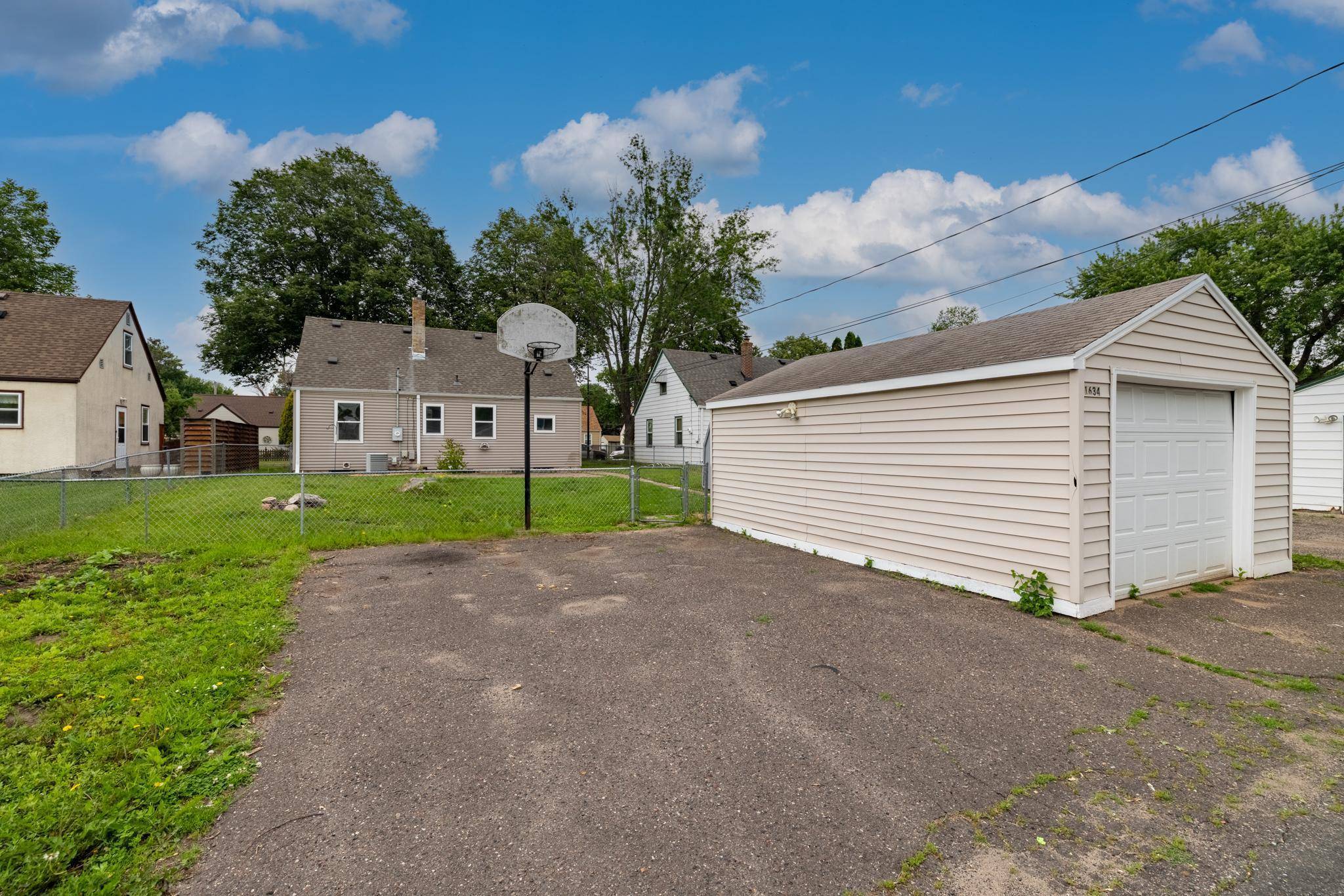 Saint Paul, MN 55106,1634 Nevada AVE E