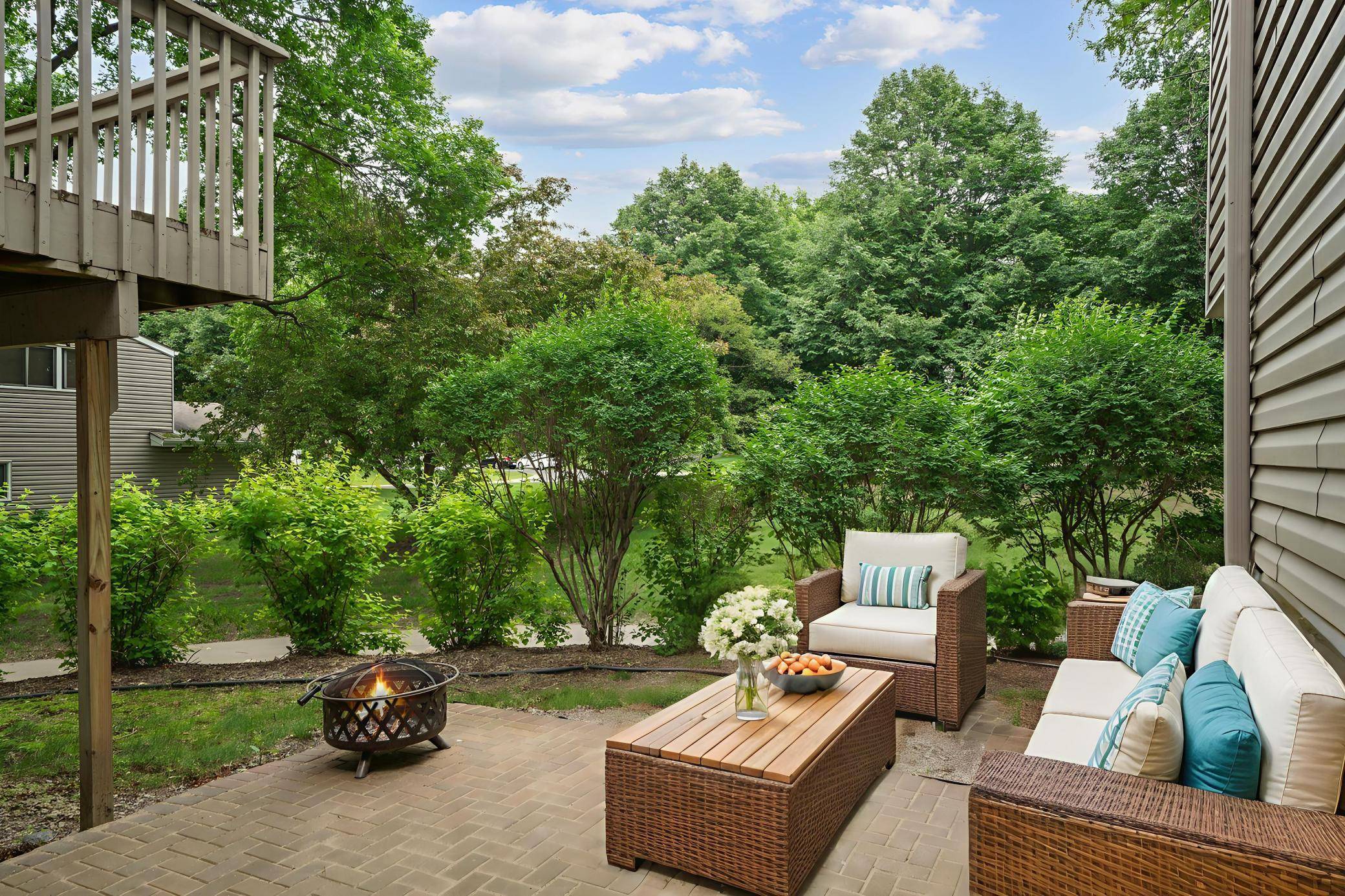 9146 Neill Lake RD, Eden Prairie, MN 55347
