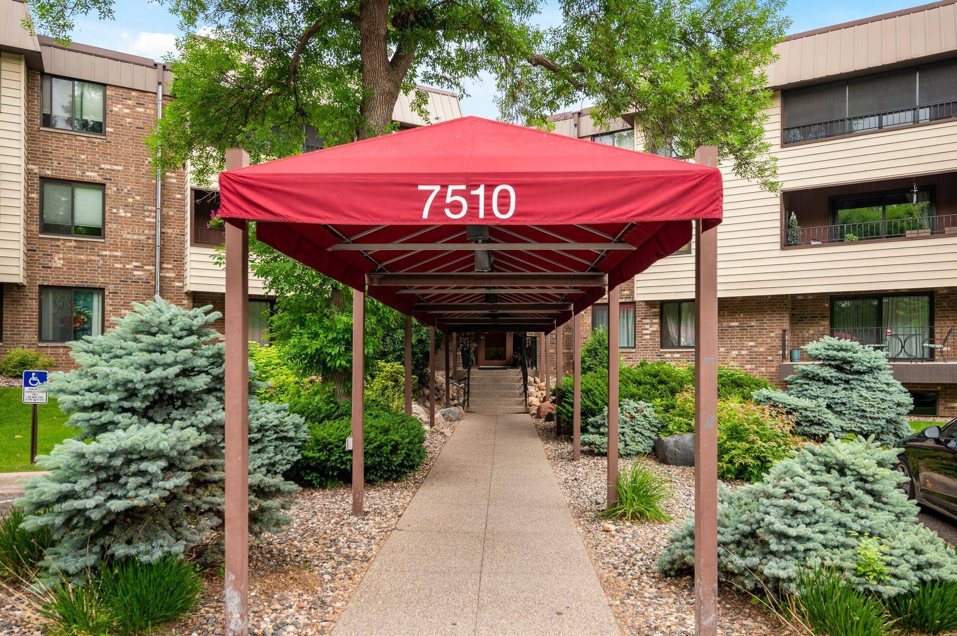 7510 Cahill RD #211B, Edina, MN 55439