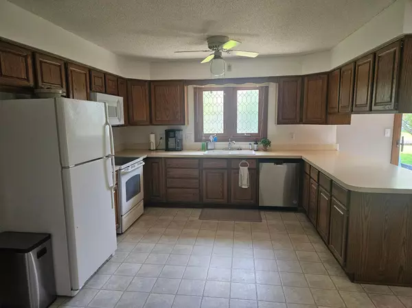 Albert Lea, MN 56007,1427 Canary DR