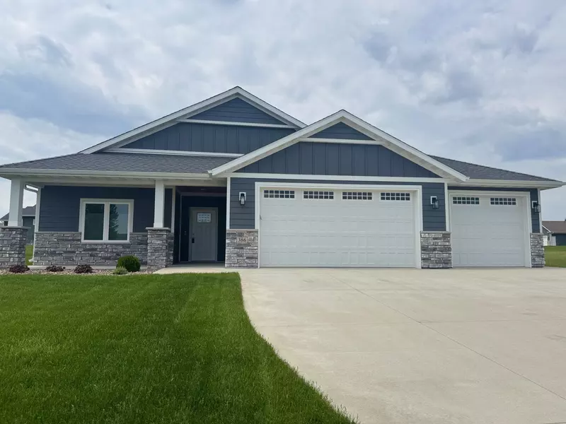 386 Hickory LN NE, Owatonna, MN 55060