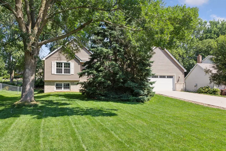 2401 Leyland TRL, Woodbury, MN 55125