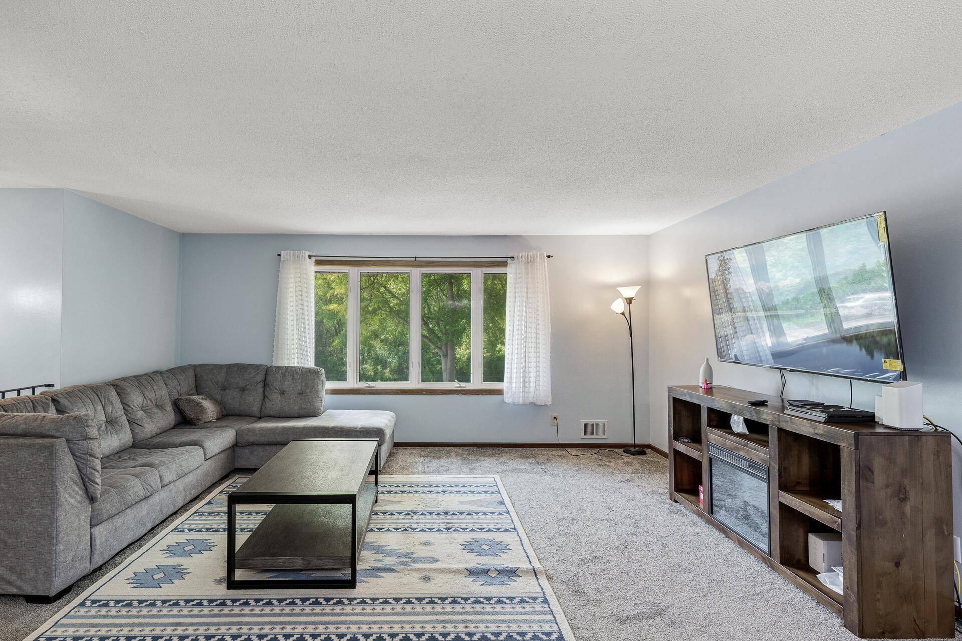 Saint Paul, MN 55119,1989 N Park DR