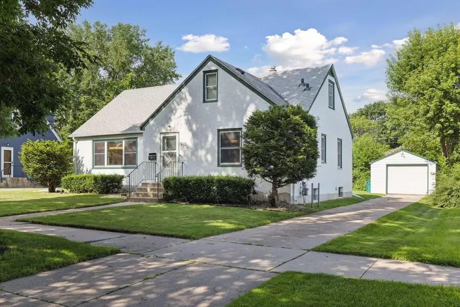 913 Bidwell ST, West Saint Paul, MN 55118