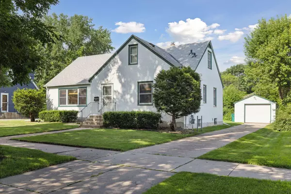 913 Bidwell ST, West Saint Paul, MN 55118