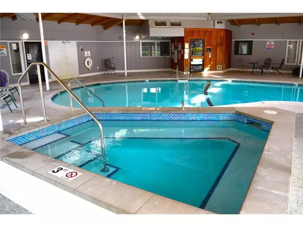 Minnetonka, MN 55305,10411 Cedar Lake RD #213