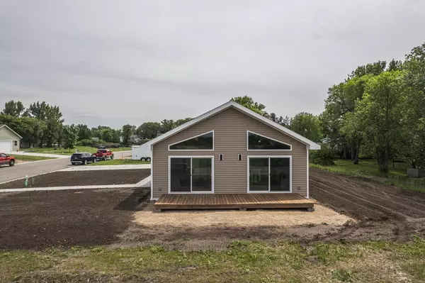 Detroit Lakes, MN 56501,726 Dandrew LN