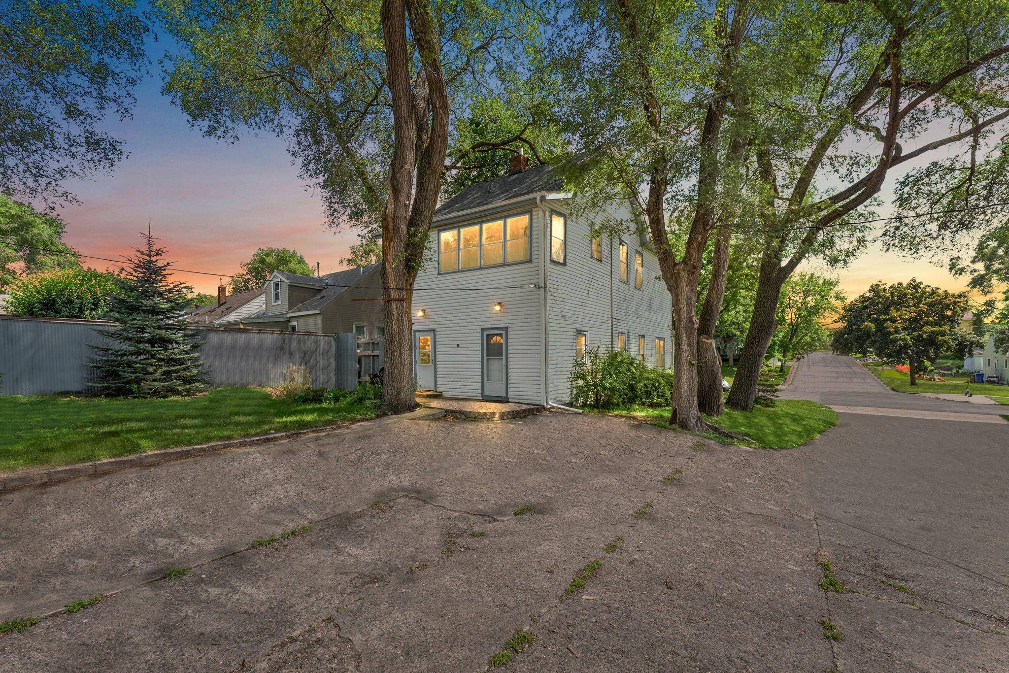 Saint Paul, MN 55106,1493 Margaret ST