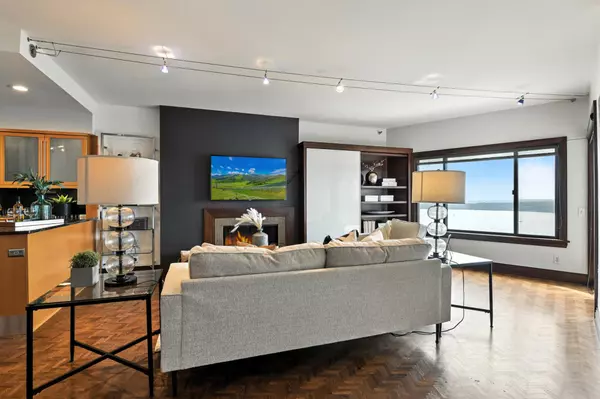 Minneapolis, MN 55416,2950 Dean Pkwy #2205