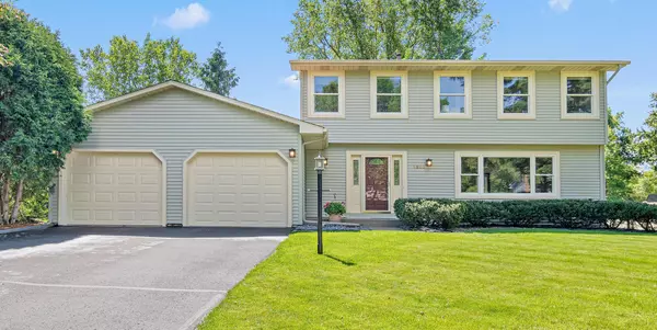 3203 Canterbury CIR, Woodbury, MN 55125