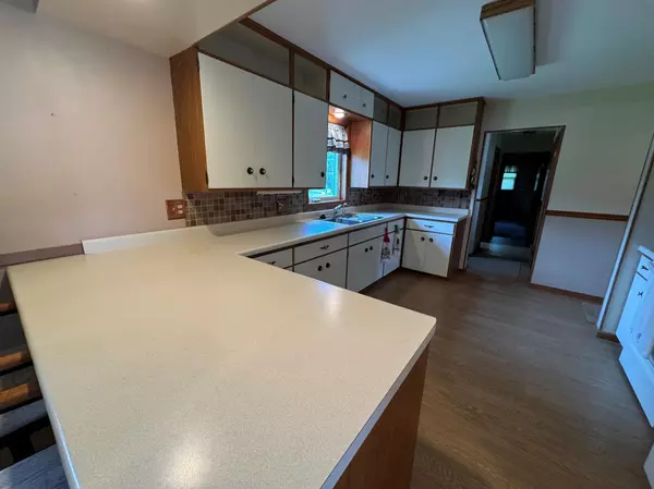Olivia, MN 56277,1205 W Park AVE
