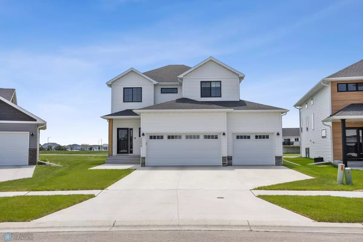 Fargo, ND 58104,6654 Toronto DR S