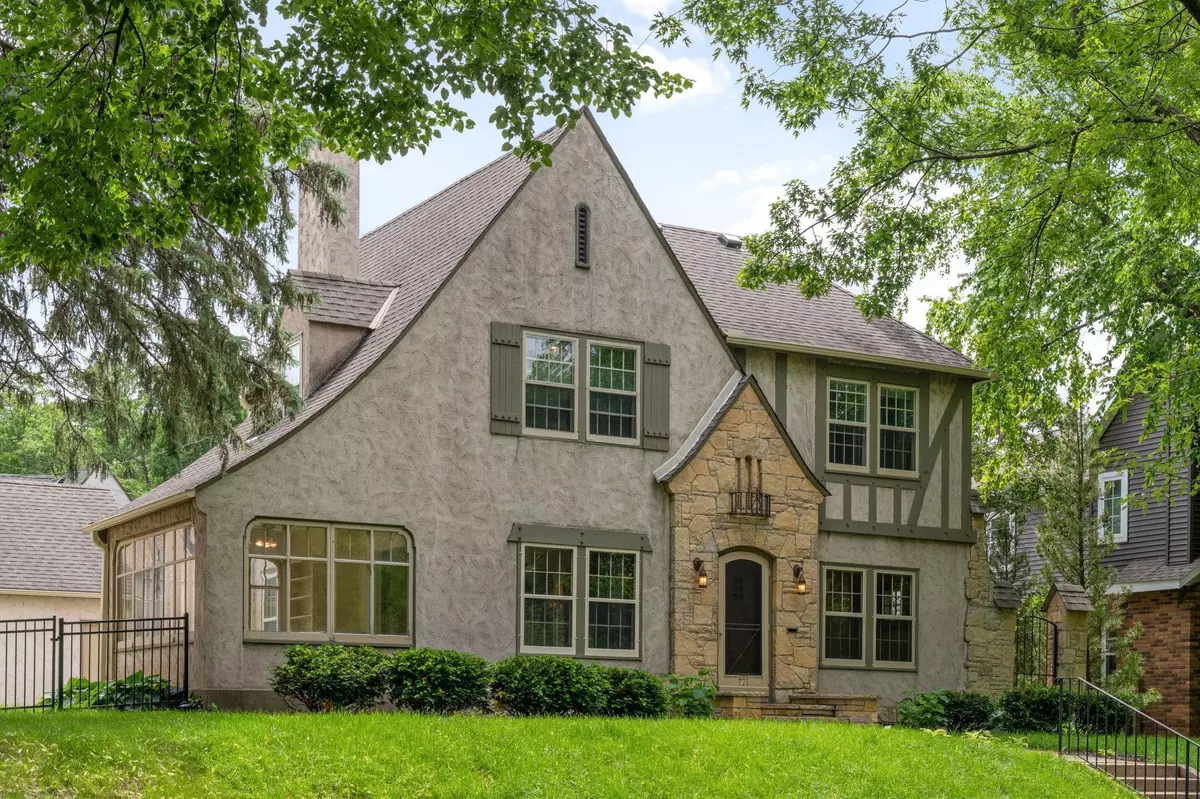 Minneapolis, MN 55419,721 W Minnehaha Pkwy