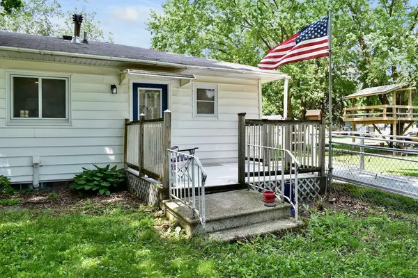 Saint Charles, MN 55972,472 E 14th ST