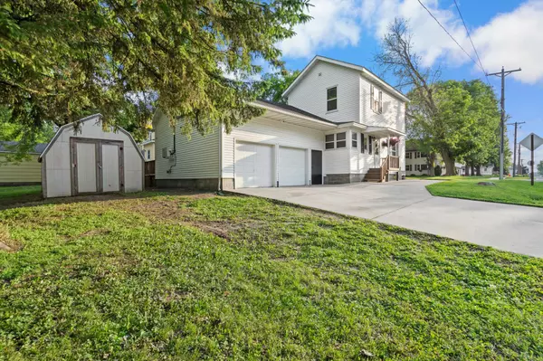 Faribault, MN 55021,827 Central AVE N