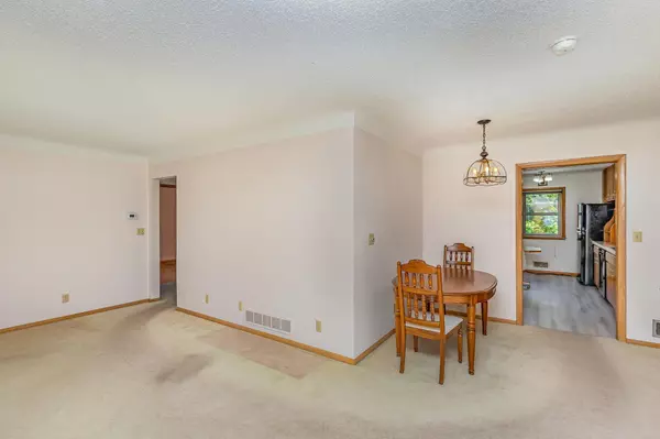 Saint Paul, MN 55119,2165 Ross AVE E