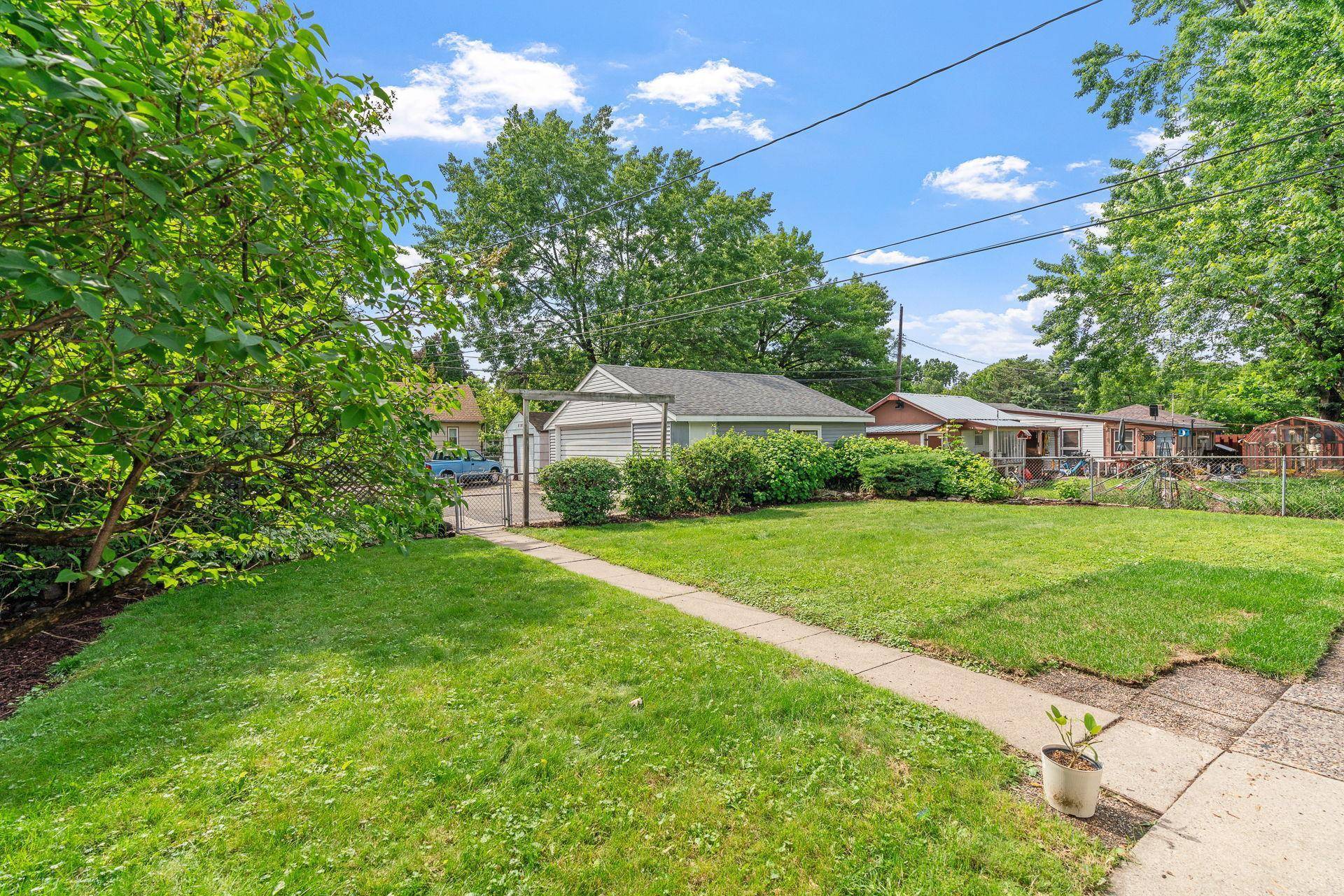 Minneapolis, MN 55430,5129 Logan AVE N