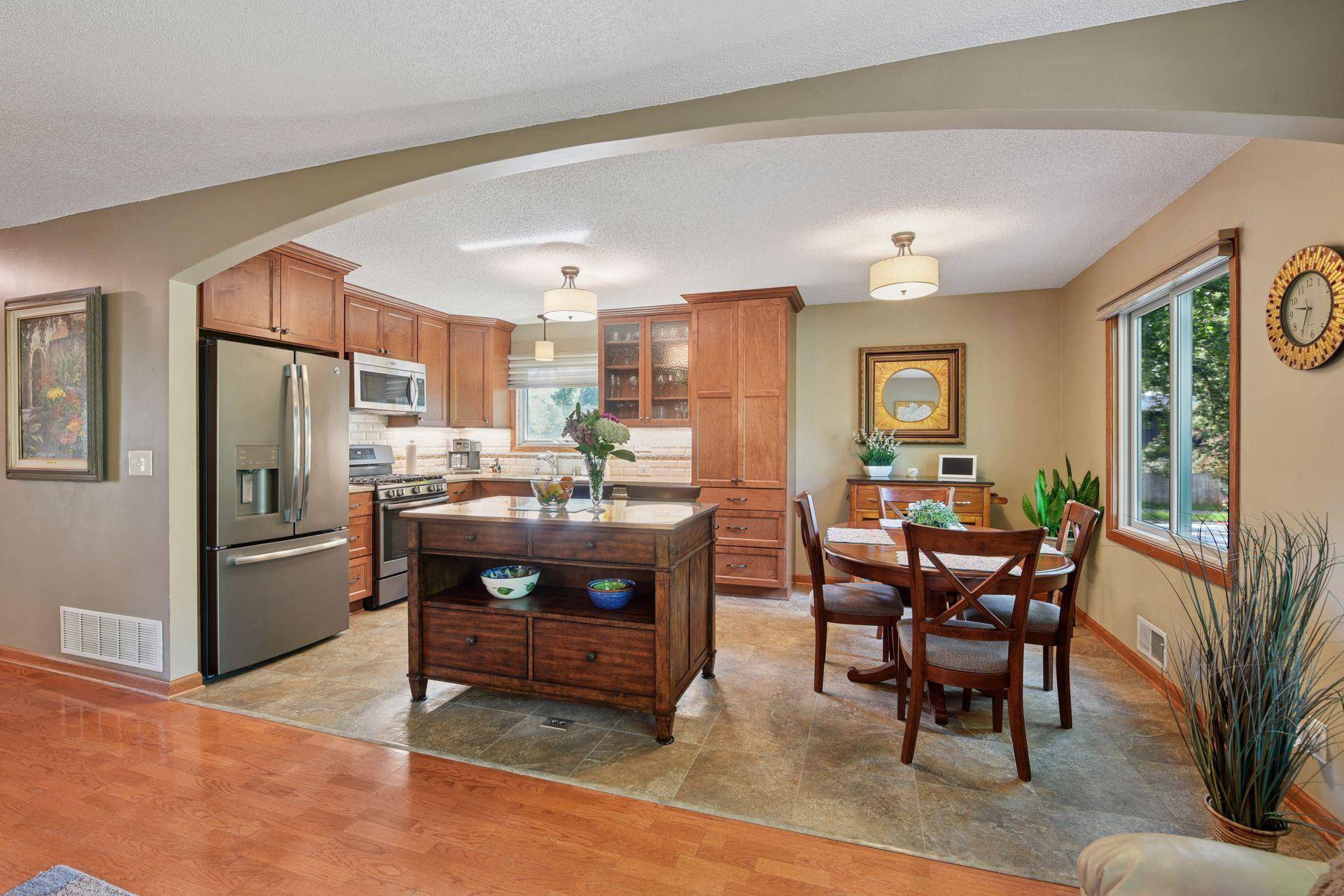 Eden Prairie, MN 55347,10464 Devonshire PL