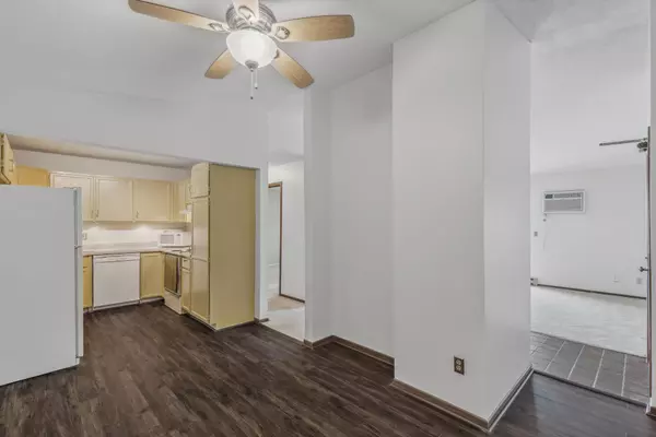 Saint Louis Park, MN 55426,400 Shelard Pkwy #303