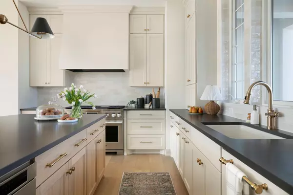 Deephaven, MN 55331,18995 Maple LN