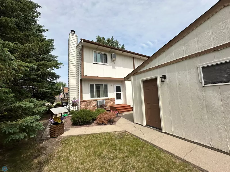 450 22nd ST E, West Fargo, ND 58078