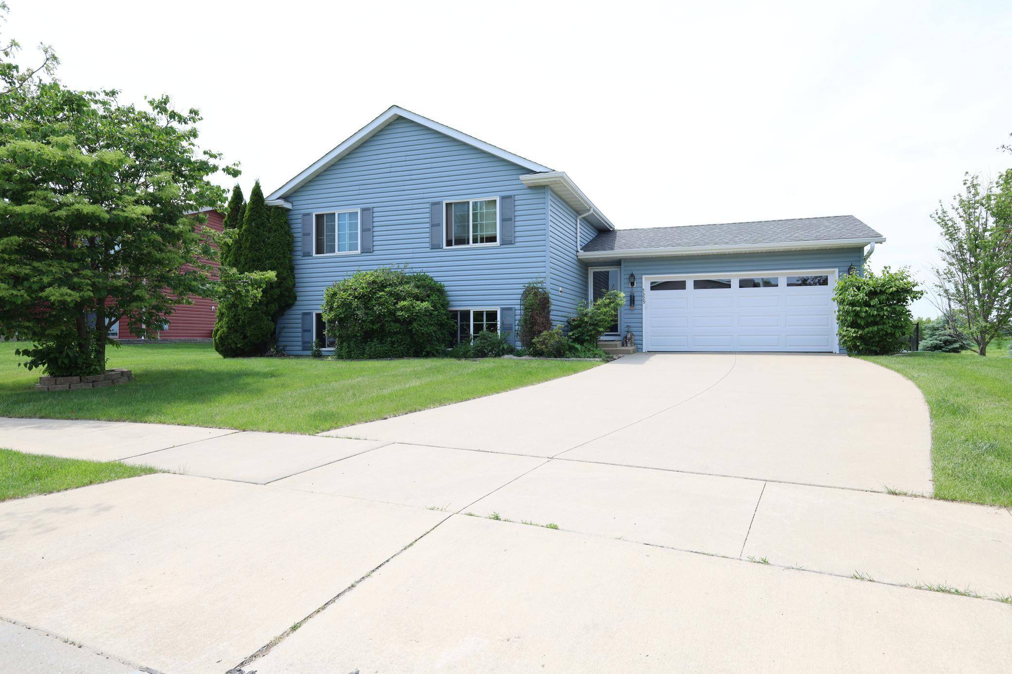5329 Castleview DR NW, Rochester, MN 55901