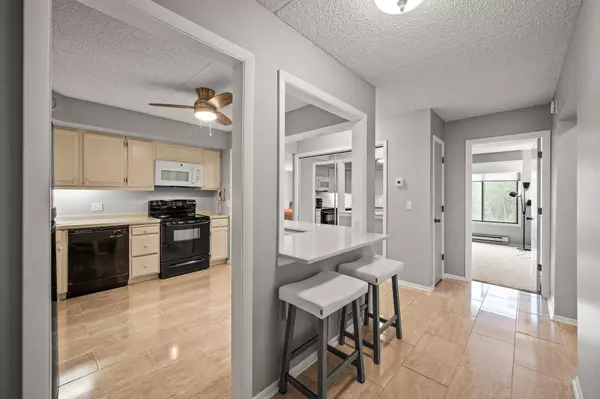 Maplewood, MN 55119,2455 Londin LN E #216