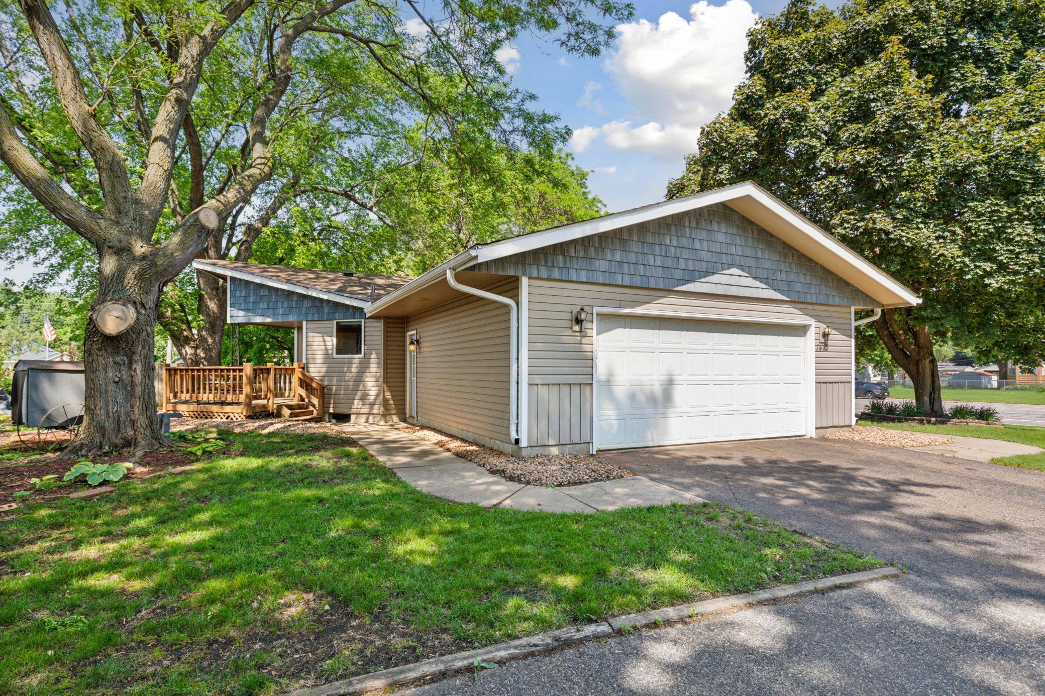 Shakopee, MN 55379,1412 10th AVE W